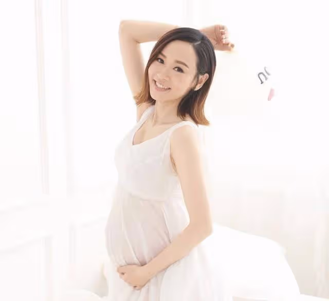著名港星為賺錢留在內地過年,丈夫身份至今成謎,被指是未婚產子