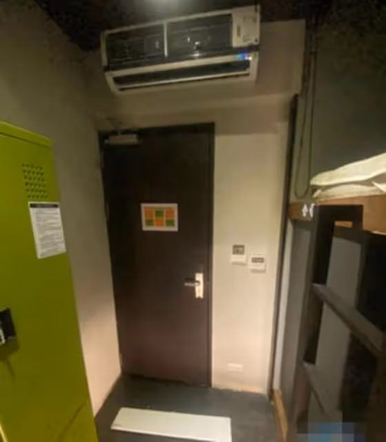 住酒店慘被空調板砸頭！男星黃大衛受傷送醫，商家卻只肯賠115元