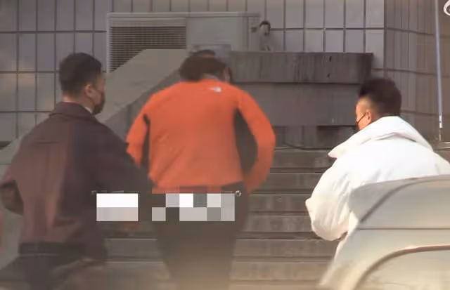 央視春晚第五次聯排,沈騰身形消瘦顏值回春,張小斐大衣配老年褲