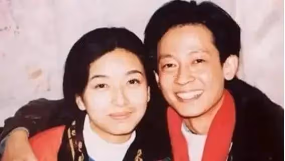江珊火辣情史:離婚後和靳東同居5年,女兒一句話卻讓她選擇放手