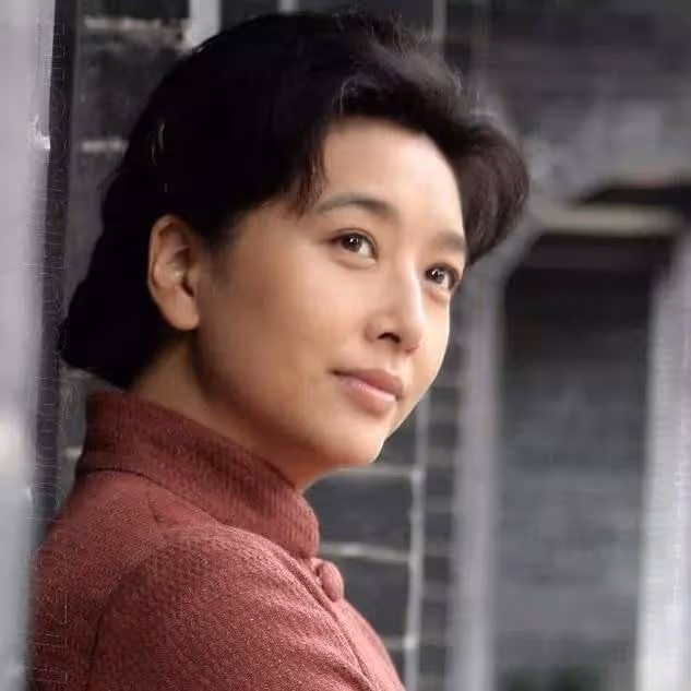 江珊火辣情史:離婚後和靳東同居5年,女兒一句話卻讓她選擇放手