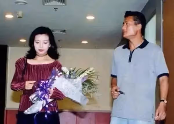江珊火辣情史:離婚後和靳東同居5年,女兒一句話卻讓她選擇放手