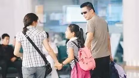 江珊火辣情史:離婚後和靳東同居5年,女兒一句話卻讓她選擇放手