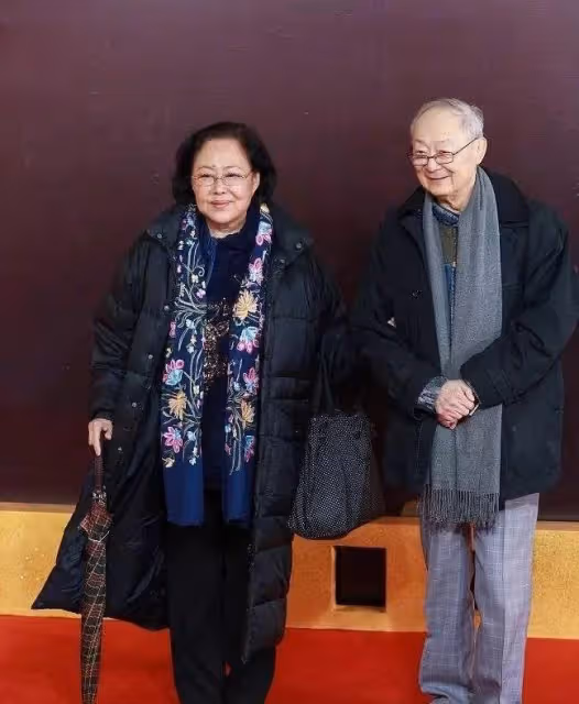 移民或嫁給洋丈夫的3位著名女演員,人生一言難盡