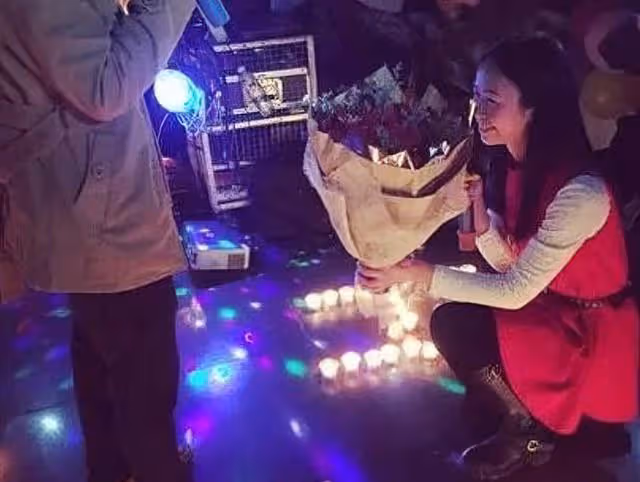 42歲韓國阿姨倒追25歲健身教練,2年後生下雙胞胎,如今過得如何