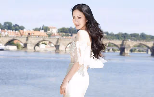 恭喜!TVB前著名女星疑似已結婚,與小11歲前男友因異地分手
