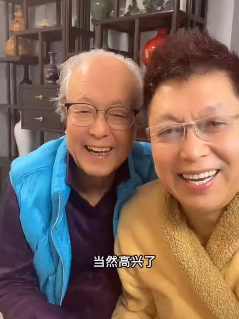 王為念回老家陪90歲父親過年,至今難忘母親去世,聲音哽咽太悲痛