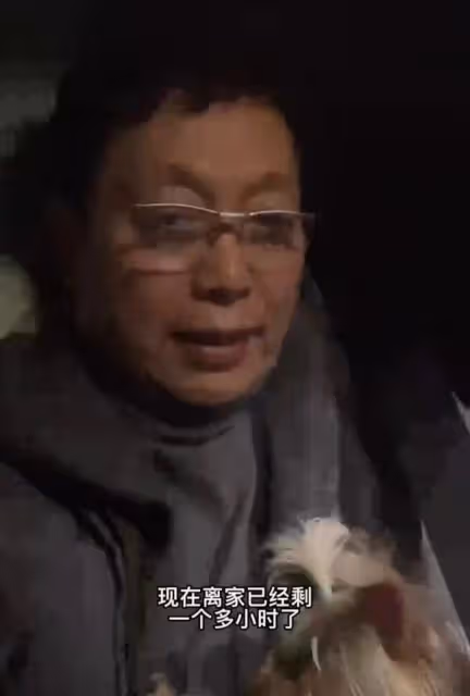 王為念回老家陪90歲父親過年,至今難忘母親去世,聲音哽咽太悲痛