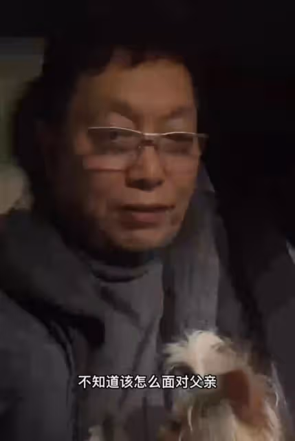 王為念回老家陪90歲父親過年,至今難忘母親去世,聲音哽咽太悲痛