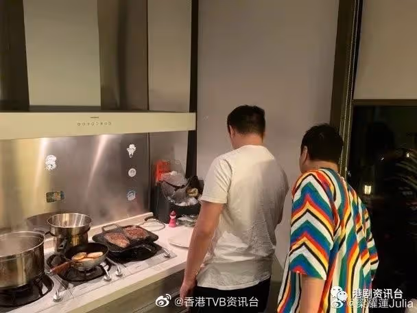 王浩信畫畫解悶 揭被視帝耽誤的畫家