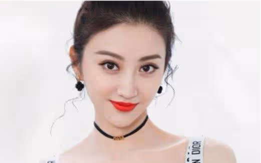 從女一號淪落到網紅,女明星混娛樂圈是背景重要?還是運氣重要