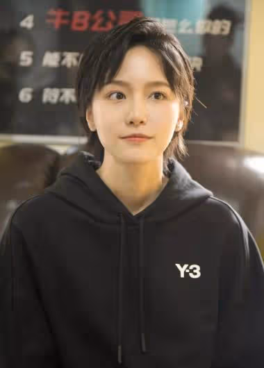 從女一號淪落到網紅,女明星混娛樂圈是背景重要?還是運氣重要