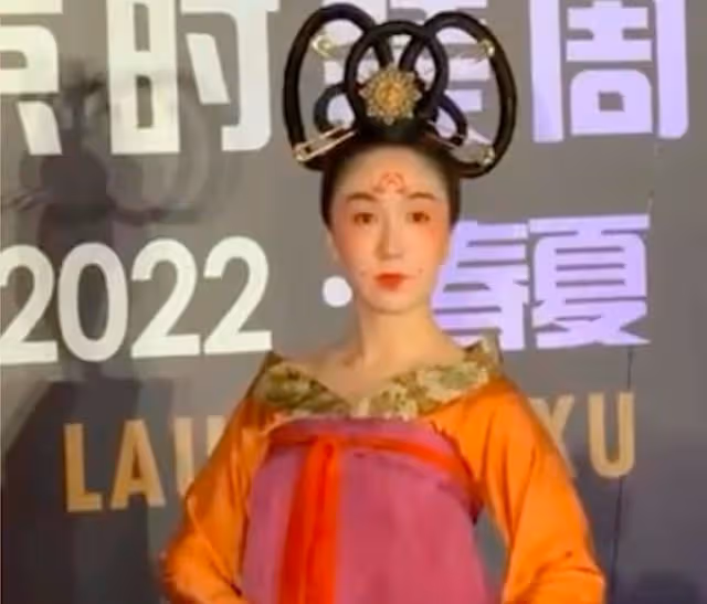 婁藝瀟紅毯漢服造型遭質疑,網易手游發聲支持:華流才是紅毯頂流