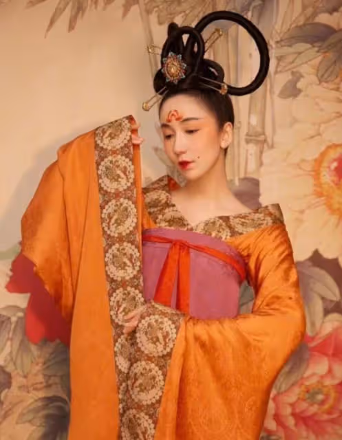 婁藝瀟紅毯漢服造型遭質疑,網易手游發聲支持:華流才是紅毯頂流