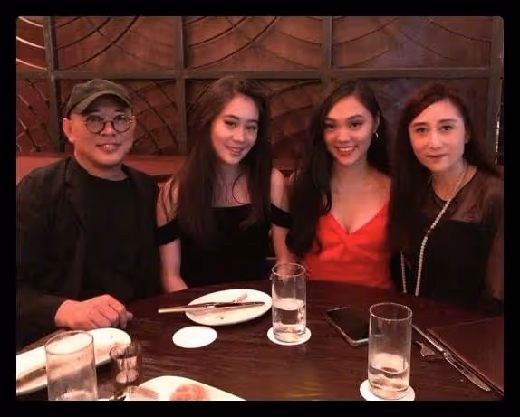 宮雪花怒斥李連杰,曝黃秋燕離婚後窮困潦倒,想看女兒買不起機票