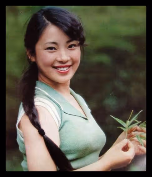宮雪花怒斥李連杰,曝黃秋燕離婚後窮困潦倒,想看女兒買不起機票