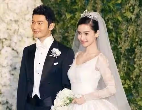 黃曉明離婚後現身機場,雙手插兜眼神疲憊,無人陪同略顯淒涼