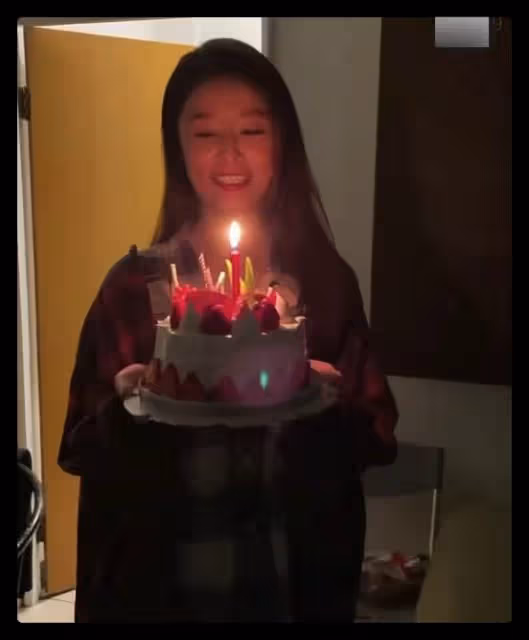 46歲林心如慶生秀恩愛,和霍建華貼臉擁抱太甜蜜,皮膚白嫩似凍齡