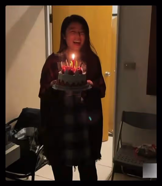 46歲林心如慶生秀恩愛,和霍建華貼臉擁抱太甜蜜,皮膚白嫩似凍齡