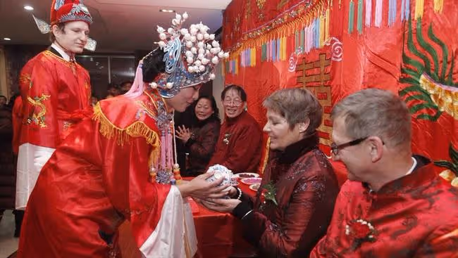 「改口費9萬9,少一分不叫媽」霸氣婆婆聽完摘下胸花:婚禮改家宴!