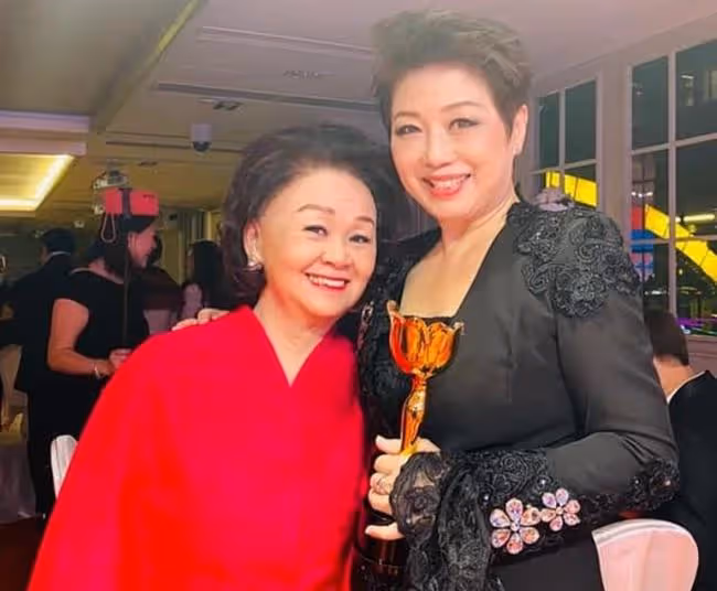 雪梨獲全國十佳表演獎，56歲氣質仍出眾，與一眾老戲骨同台領獎