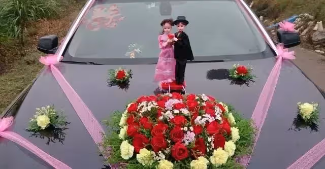 懷孕的姑姑去接親,新娘見面給了一巴掌,新郎:彩禮是姑姑給的