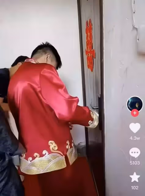 懷孕的姑姑去接親,新娘見面給了一巴掌,新郎:彩禮是姑姑給的