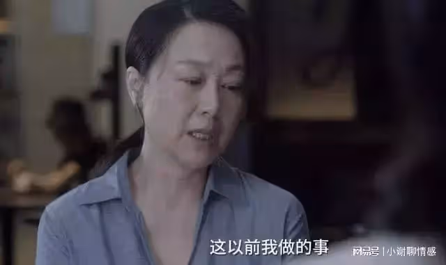 婆婆讓我和嫂子上交工資卡,嫂子摔門而去,第二天收到簡訊我蒙了