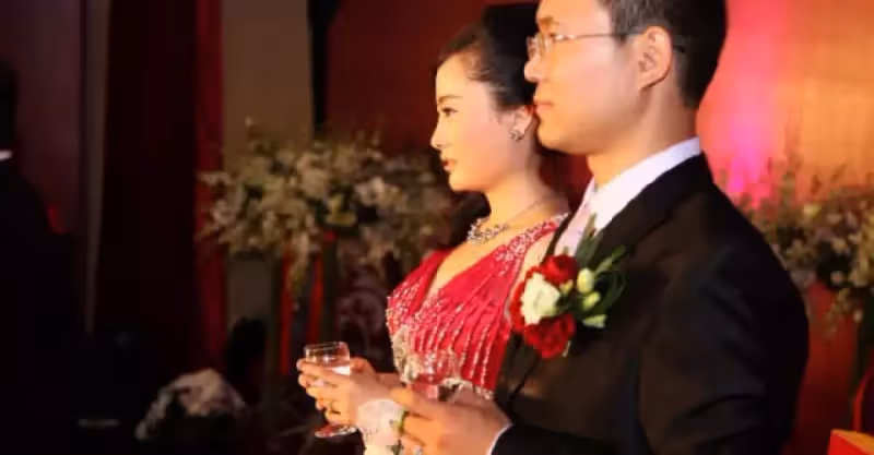 新娘索要10萬下車錢，聲稱不給錢不結婚，拜堂後新郎果斷提出離婚