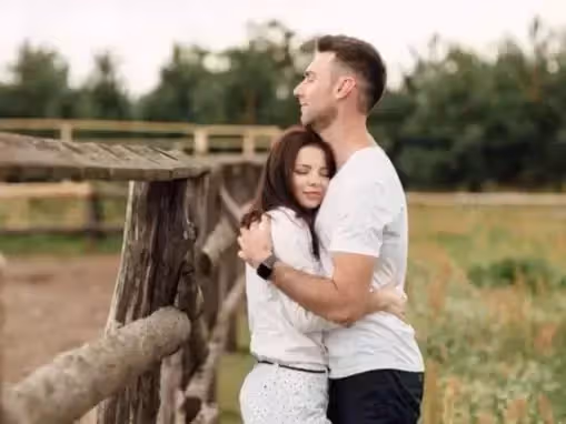 「女兒坐月子,我去看望,在她家上趟廁所,我讓她結束7年婚姻」
