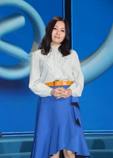 56歲風月片女神再獲影后殊榮,24歲愛女以母為傲,兩母女顏值太高