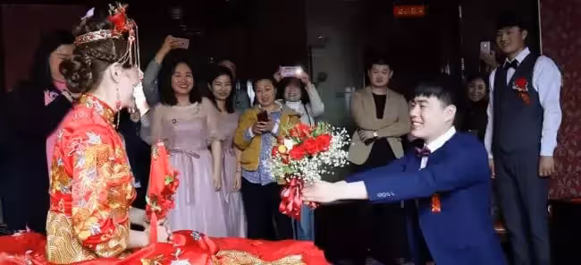 全款買房給兒子,卻成了親家的晚年歸宿,去看孫子卻只能住酒店