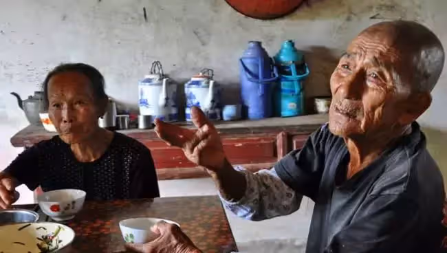 全款買房給兒子,卻成了親家的晚年歸宿,去看孫子卻只能住酒店