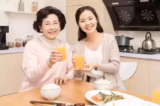 兒媳終於滾了,婆婆剛發完朋友圈,看到兒媳的回覆,立刻慌了