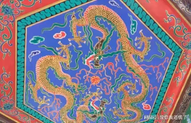 父親帶3歲兒子參加親戚的婚禮,兒子卻哭著講,新郎的身上有血