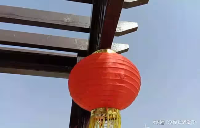 父親帶3歲兒子參加親戚的婚禮,兒子卻哭著講,新郎的身上有血