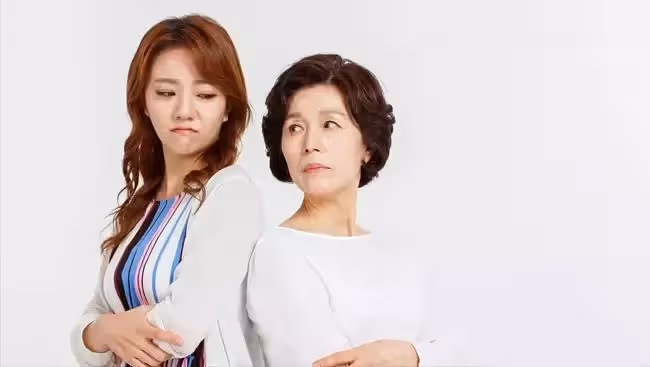 生女兒被趕,半年後婆婆登門:你爸媽分到3套房,可以帶孫女回來