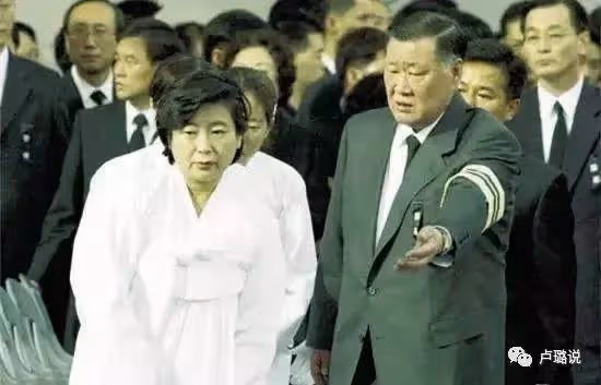 老公自殺後,被婆家逼上絕路,48歲全職太太如何翻成大女主?
