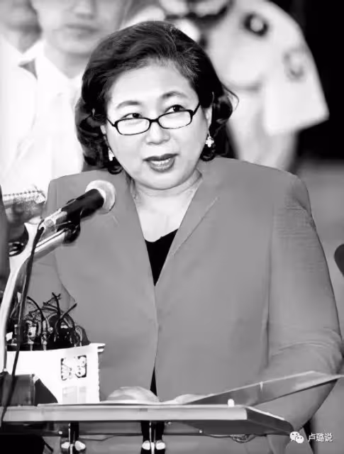 老公自殺後,被婆家逼上絕路,48歲全職太太如何翻成大女主?