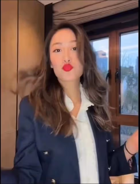 27歲女星移居英國!淡出熒幕轉行物業公司售樓,穿職業裝氣場全開