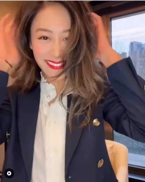 27歲女星移居英國!淡出熒幕轉行物業公司售樓,穿職業裝氣場全開