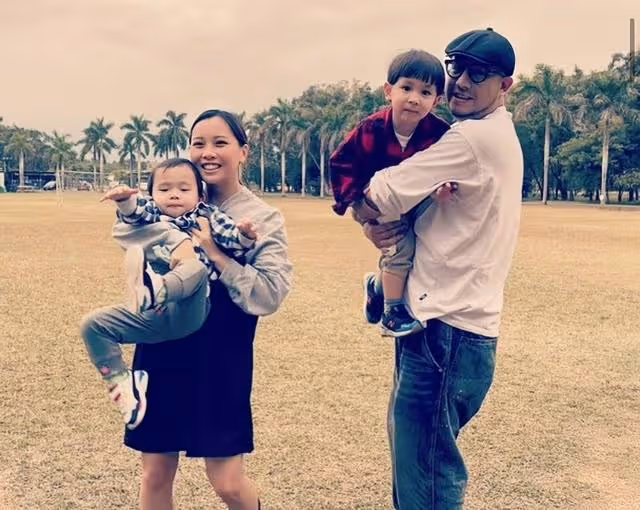 恭喜!香港著名男星否認離婚,宣布妻子懷上第三胎成功挽救婚姻