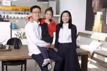 妻子瞞著俺見她前夫,我要離婚,女兒指指床底,我癱在地