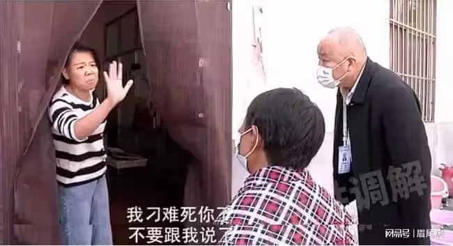 兒媳生孩子婆婆不管,不願帶娃躲藏在門後,婆婆哭訴:我都嚇怵了