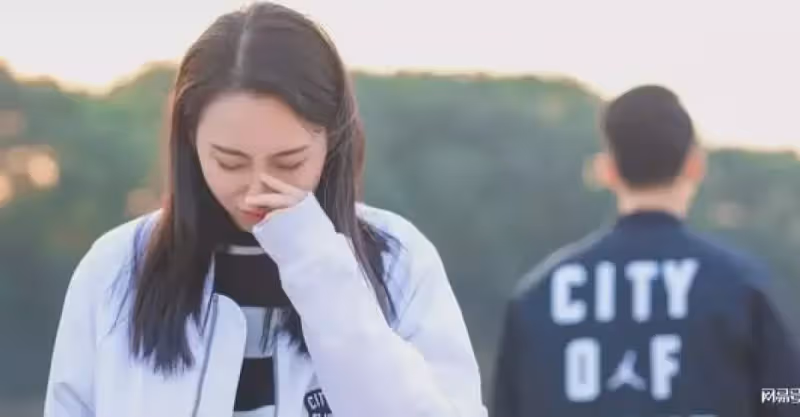 婆婆對我百依百順，我去了一趟女兒幼兒園後卻發現她的殘暴行徑