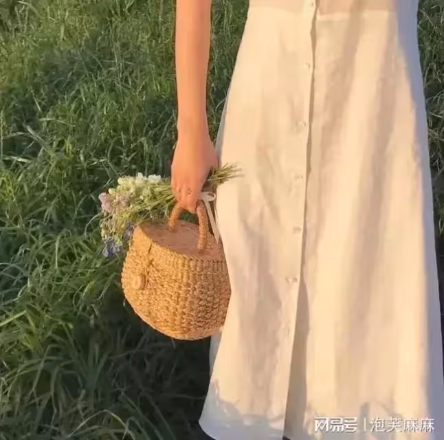 婆婆對我百依百順,我去了一趟女兒幼兒園後卻發現她的殘暴行徑