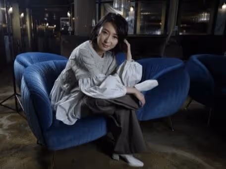 時隔9年重返TVB拍劇！「英皇一姐」稱不後悔離巢：就算重來也一樣