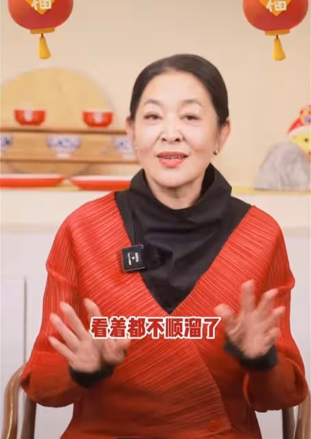 63歲倪萍談主持春晚,自嘲年紀大不漂亮,曾是趙本山「夢中情人」
