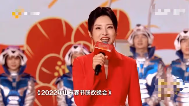 山東春晚太驚艷!周濤rap顯反差萌,馮鞏引回憶,孫濤凍齡依舊