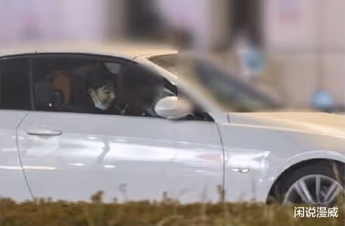 日本清純女優翻車：台上清純，台下靡亂，鮮肉大叔全都要